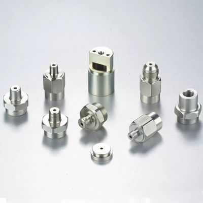 部品を回す精密プロトタイプCNCの機械化サービス